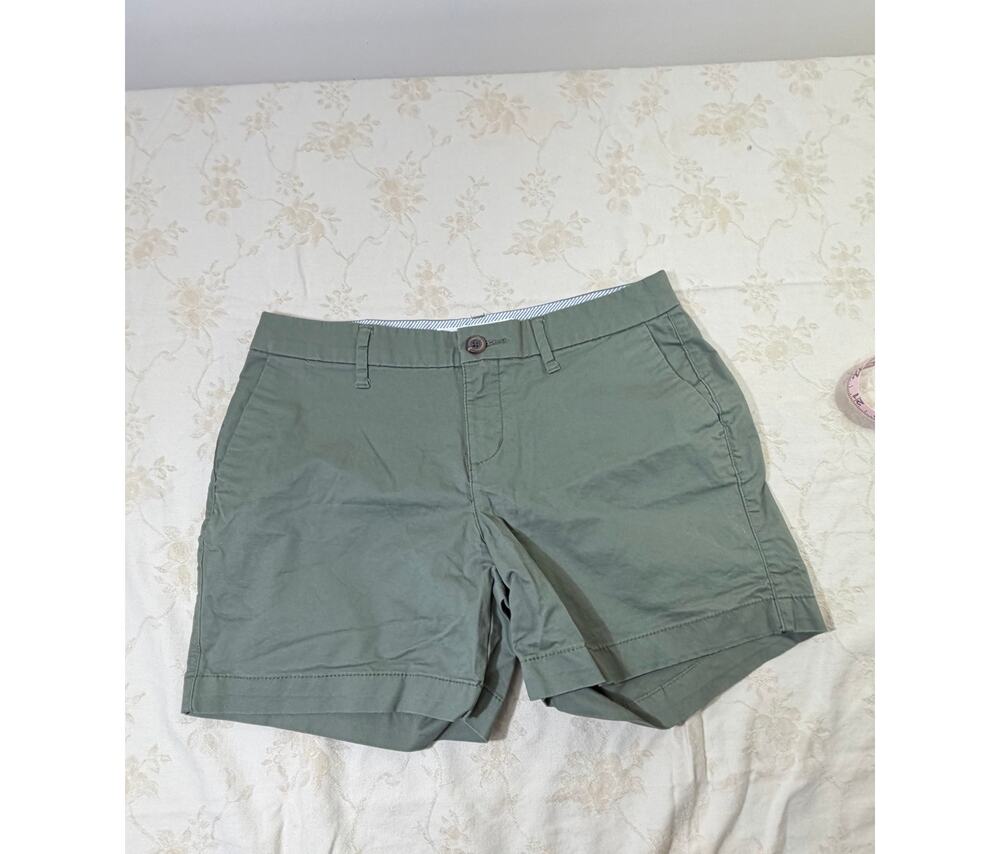 Old Navy Women's Size 2 Olive Green Everyday Chino Shorts Stretch Casual